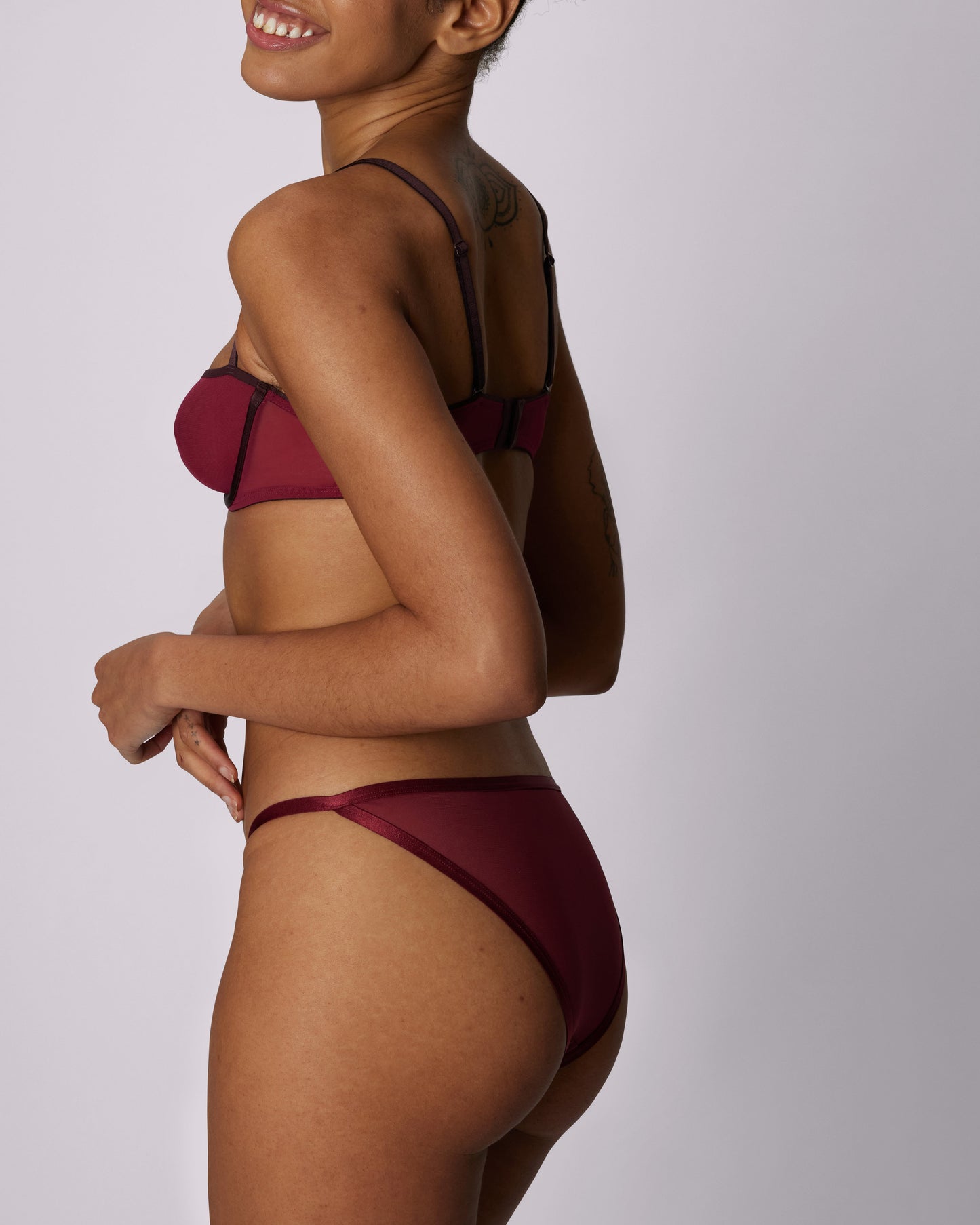 String Cheeky | Silky Mesh (Lambrusco)