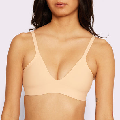 Smooth Lift Triangle Bralette | Seamless Universal (Sand)