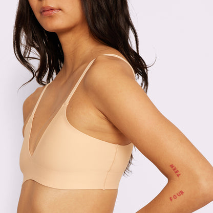 Smooth Lift Triangle Bralette | Seamless Universal (Sand)